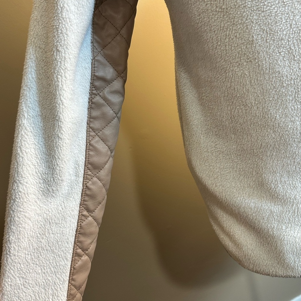 Abercrombie & Fitch Cream and Tan Quilted Sweater - Picture 3 of 6